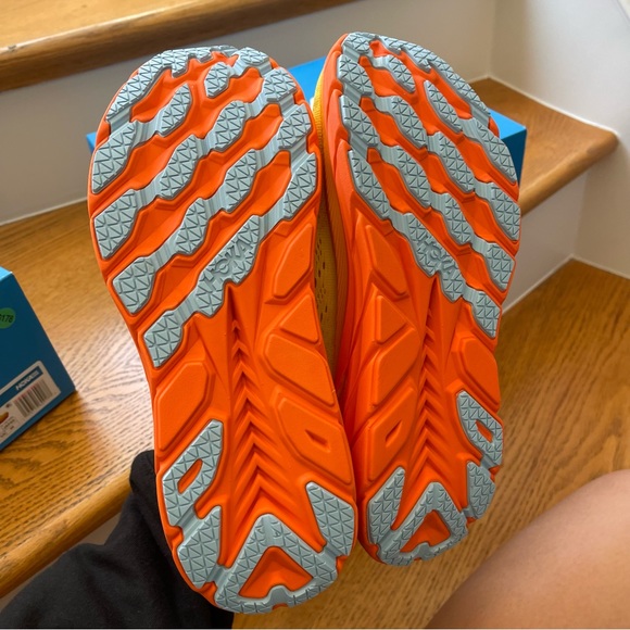 NWT Hoka Clifton 8 Yellow Hoka One One Men’s Running shoes — brand NEW - Picture 10 of 16